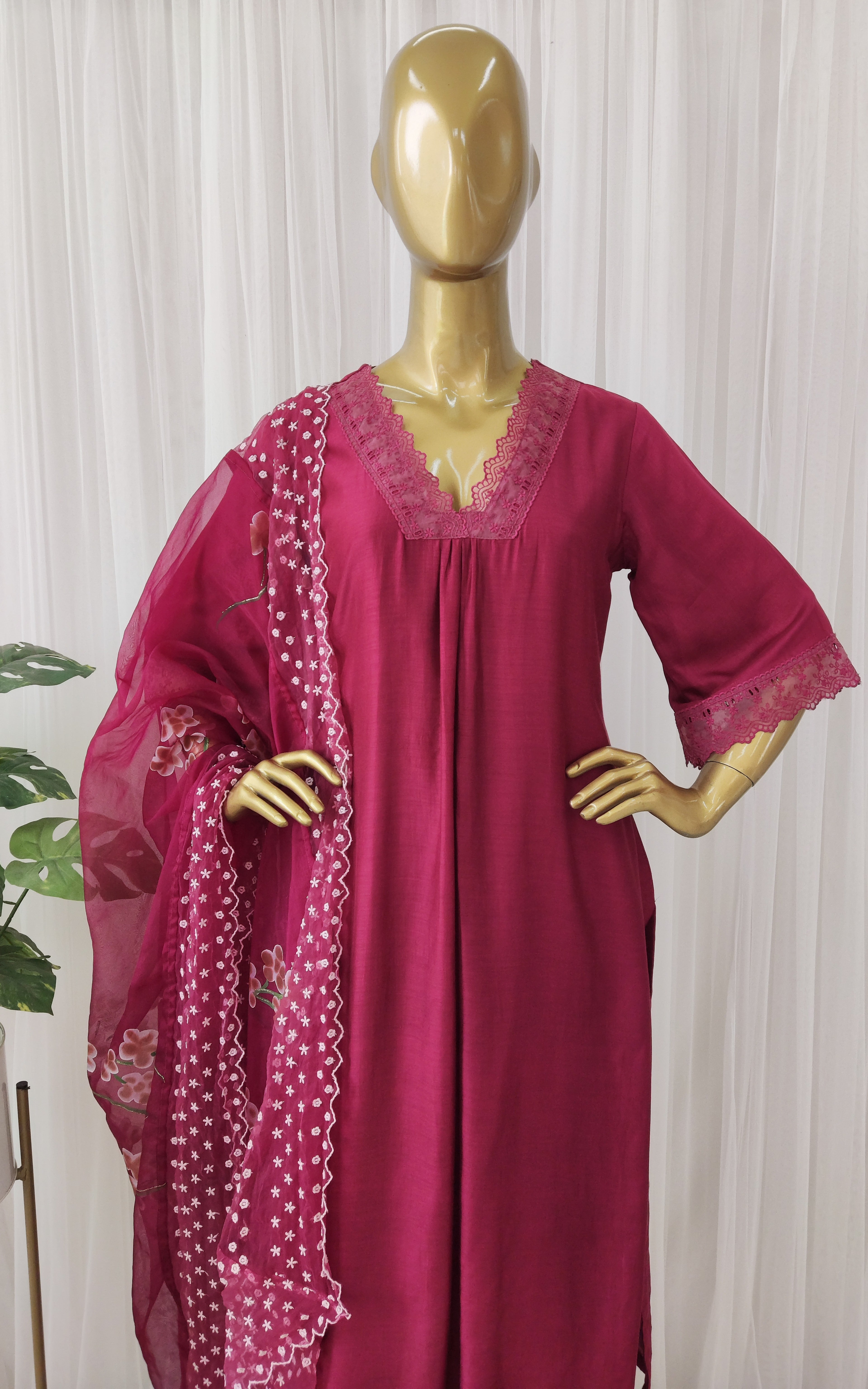Wine Kurta Pant Set With Handpainted Organza Dupatta