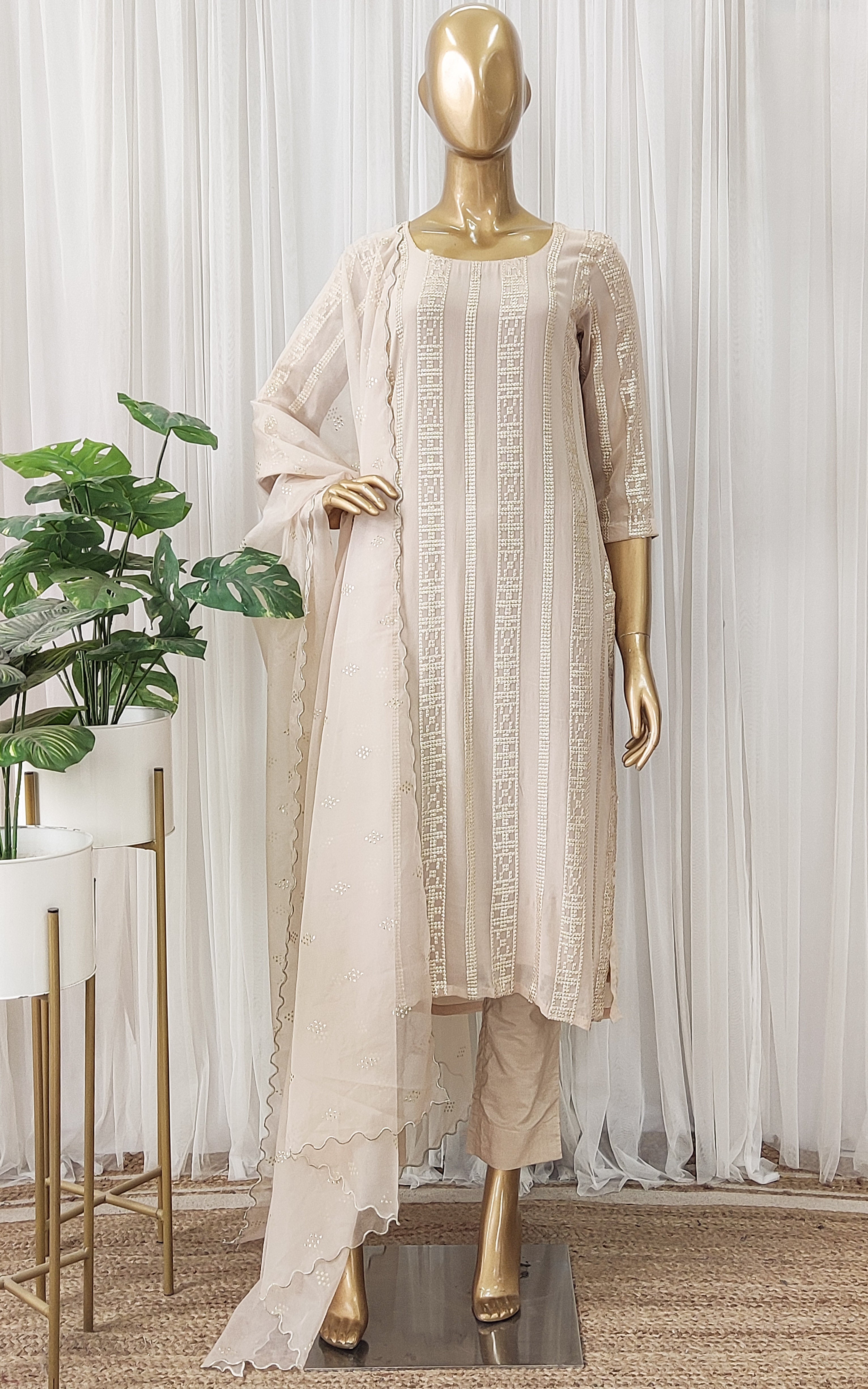 Cream Kurta Pant Set with Organza Dupatta