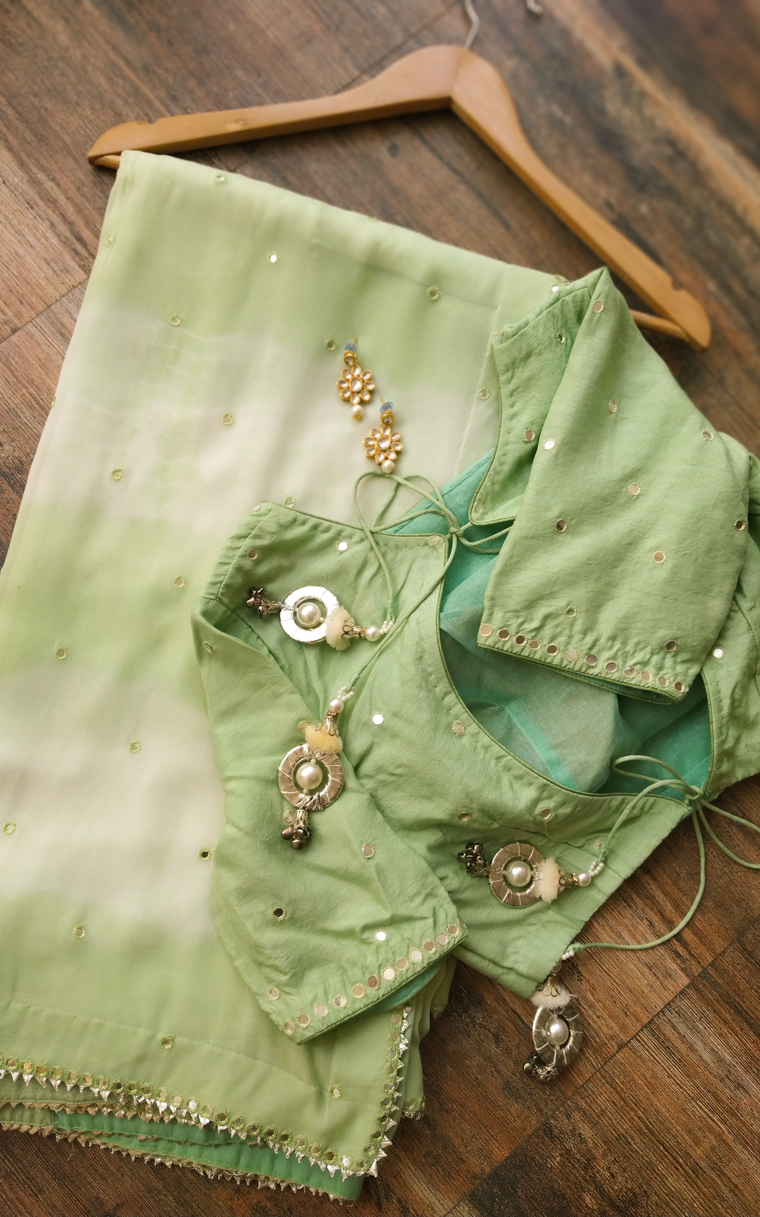 Buy Pastel Green Shibori Mirrorwork Saree Online at LabelKanupriya.