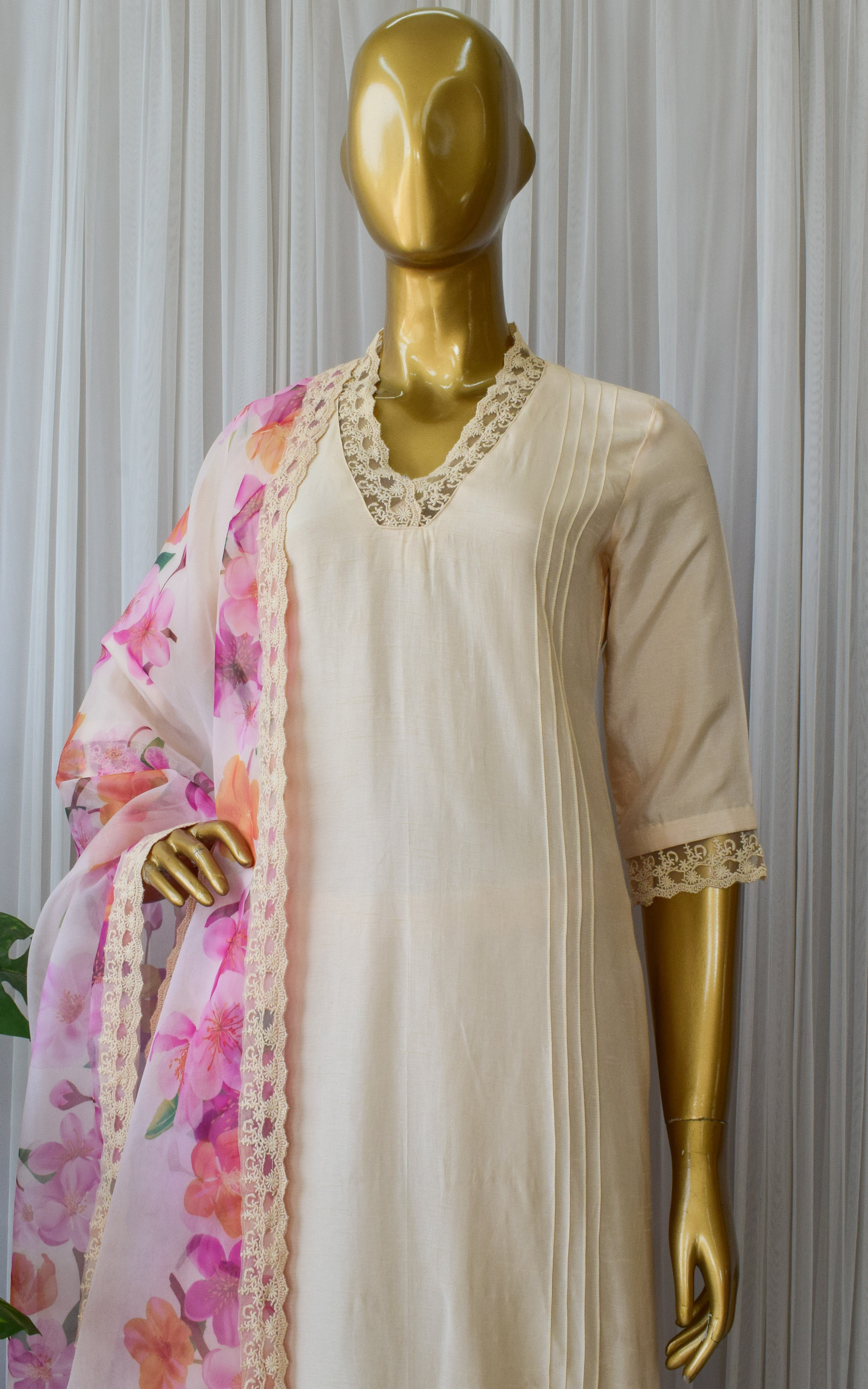 Bloom Floral Kurta Pant Set With Organza Dupatta