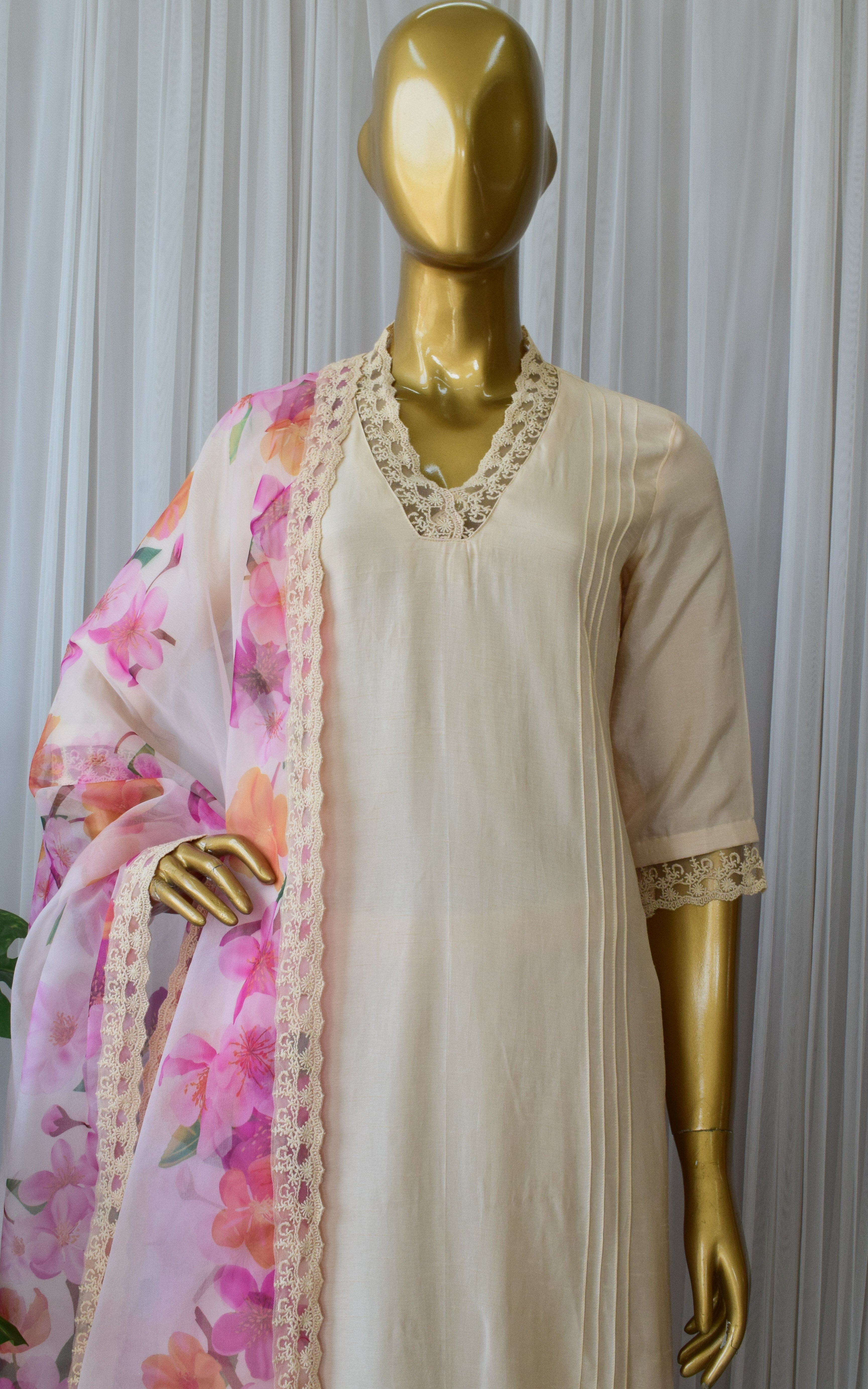 Bloom Floral Kurta Pant Set With Organza Dupatta