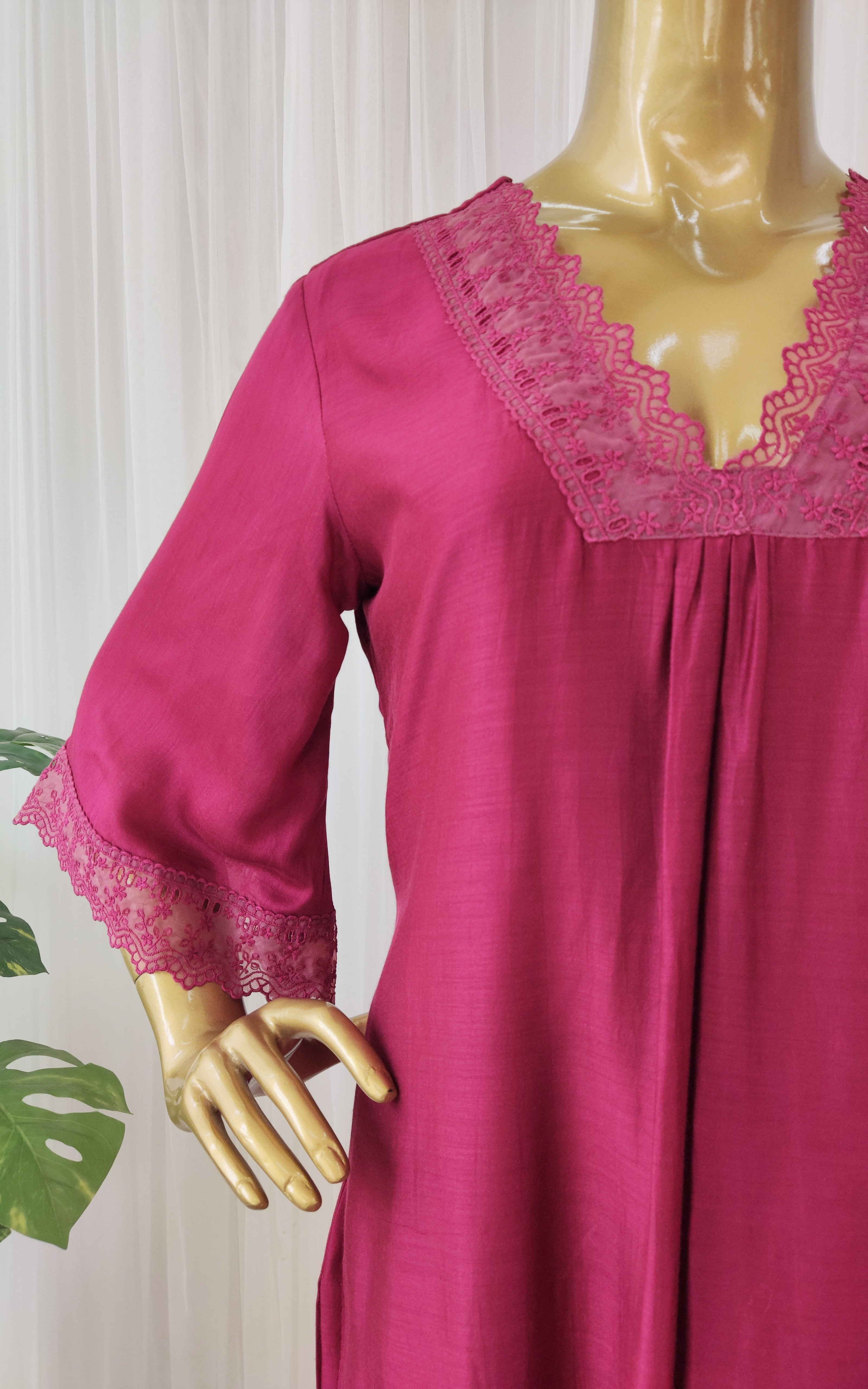 Wine Kurta Pant Set With Handpainted Organza Dupatta