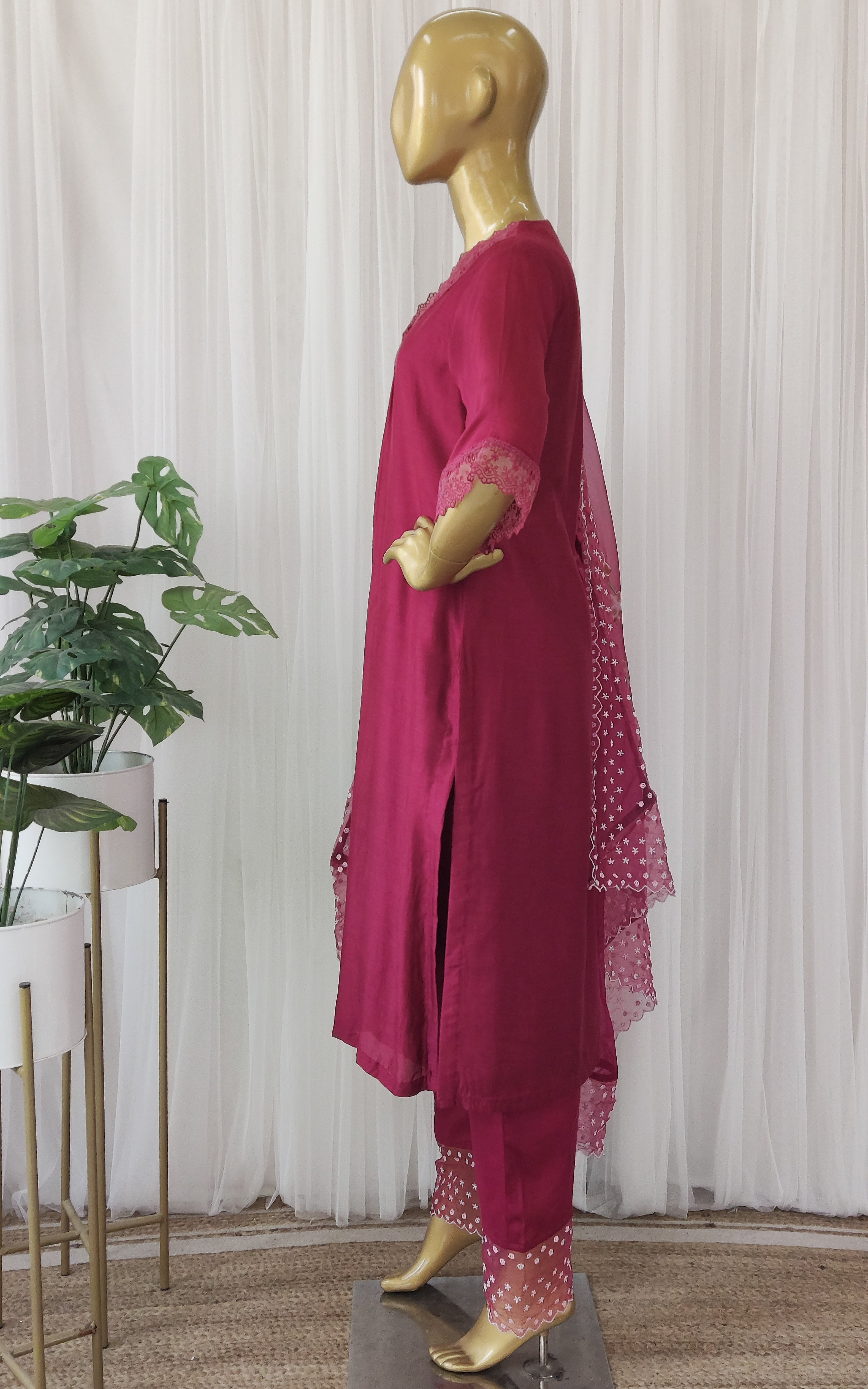 Wine Kurta Pant Set With Handpainted Organza Dupatta