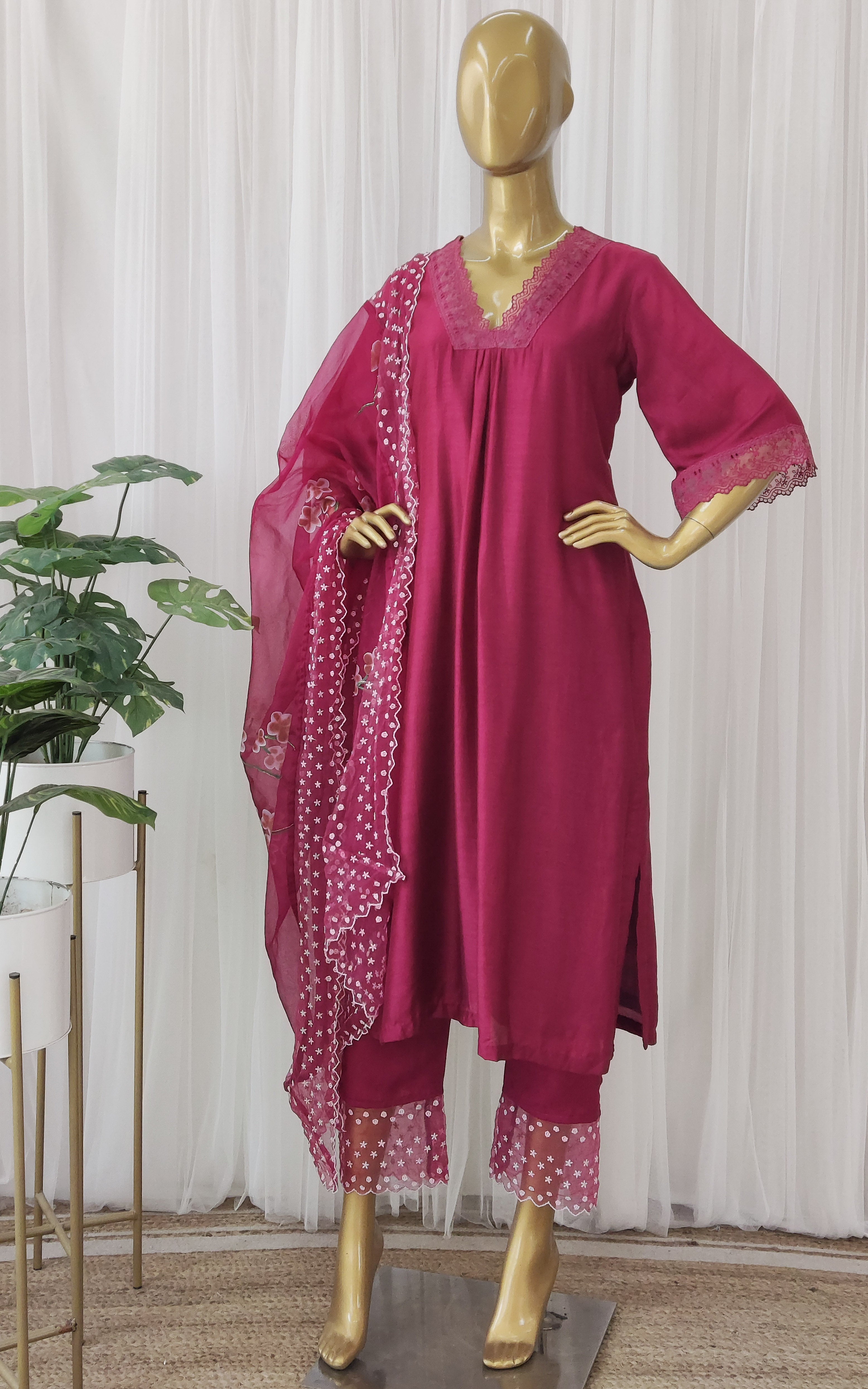 Wine Kurta Pant Set With Handpainted Organza Dupatta