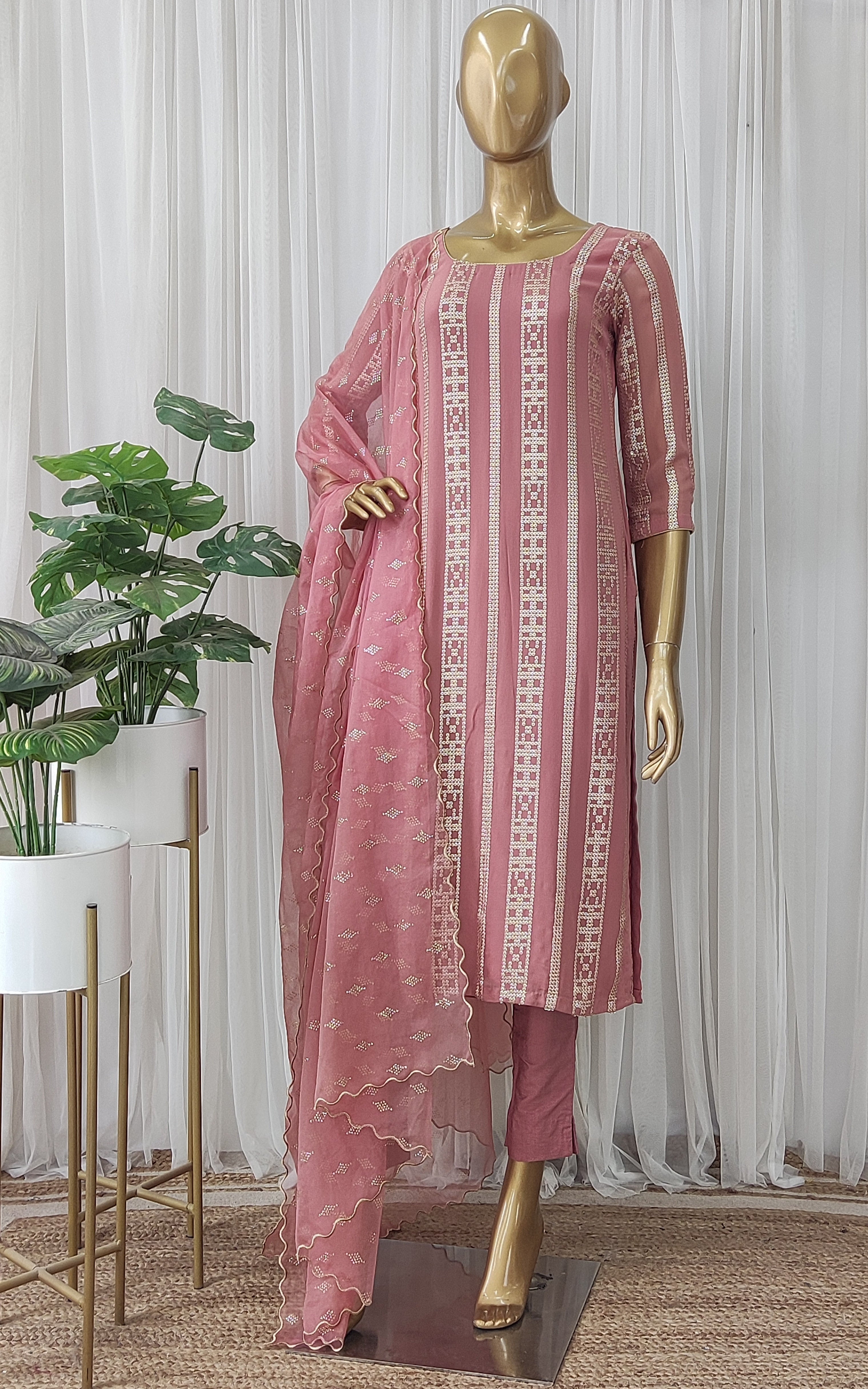 Onion Pink Kurta Pant Set with Organza Dupatta