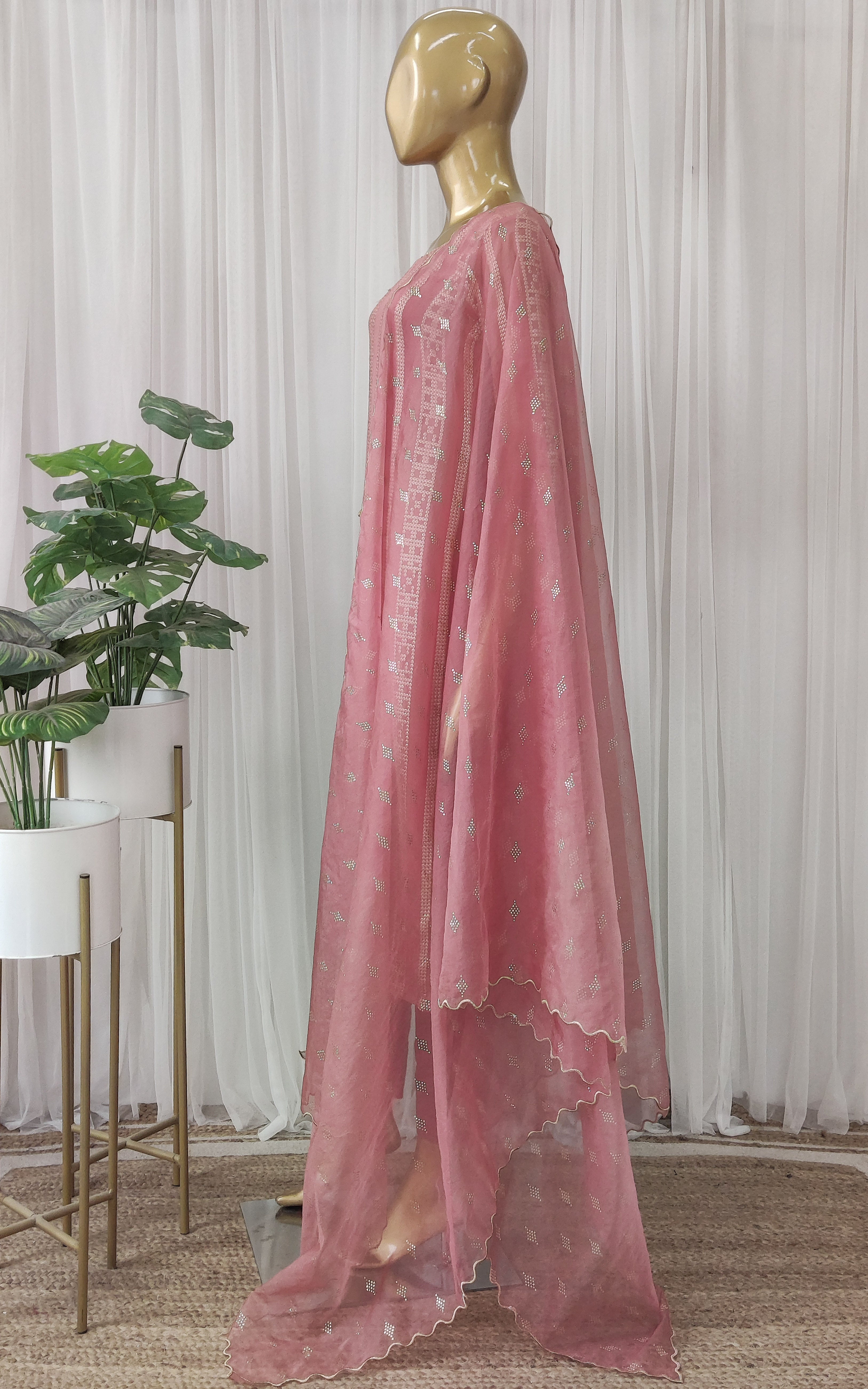 Onion Pink Kurta Pant Set with Organza Dupatta