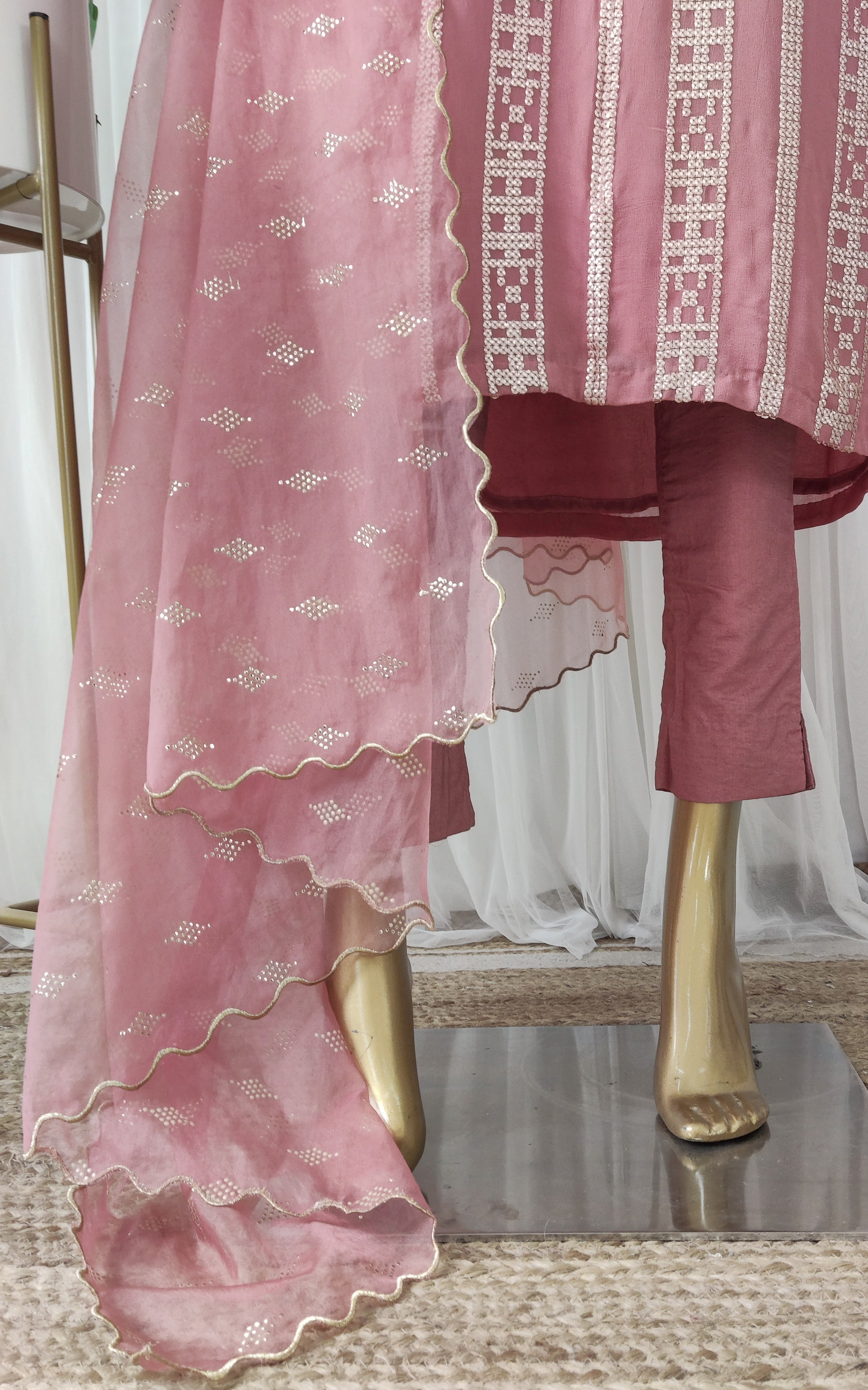 Onion Pink Kurta Pant Set with Organza Dupatta