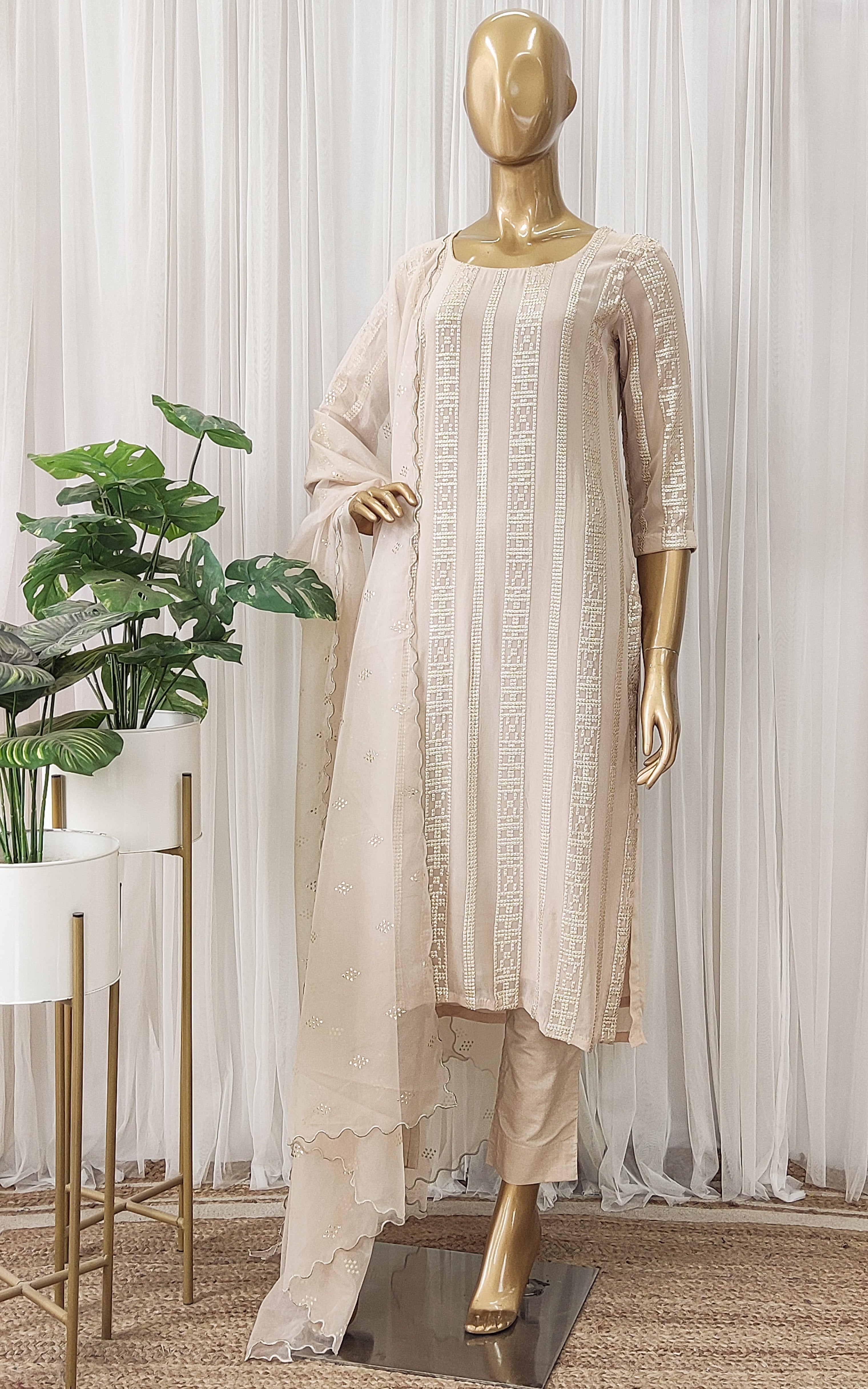 Cream Kurta Pant Set with Organza Dupatta