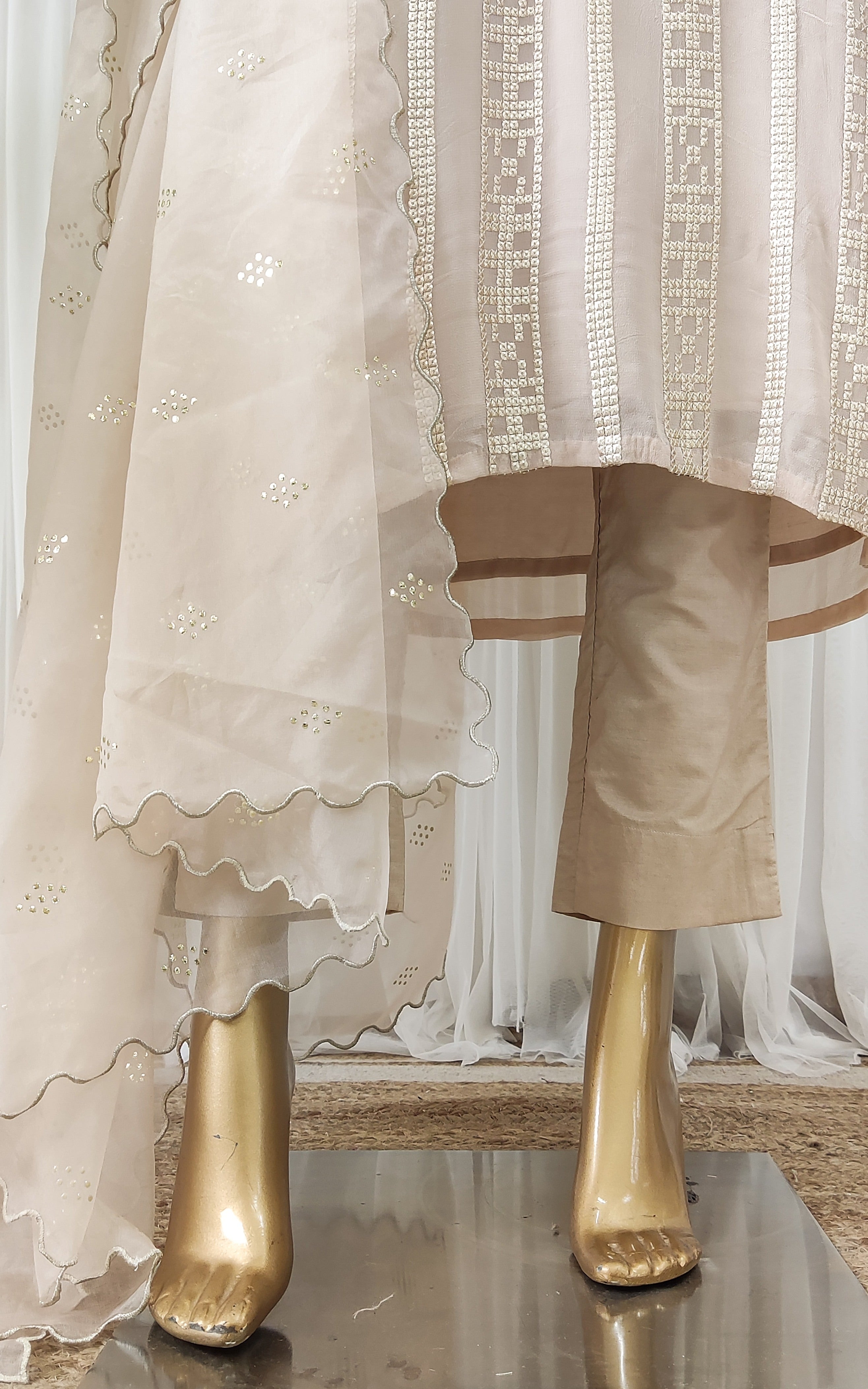 Cream Kurta Pant Set with Organza Dupatta