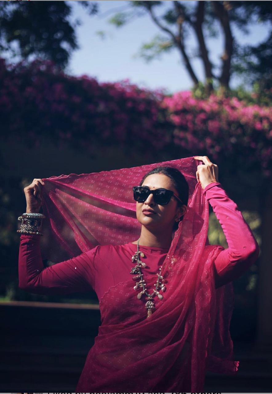 Divyanka Tripathi Rani Bandhej Organza Saree With Lycra Blouse