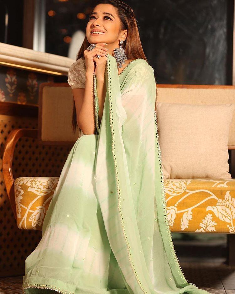 Tina Dutta Pastel Green Shibori Mirrorwork Saree