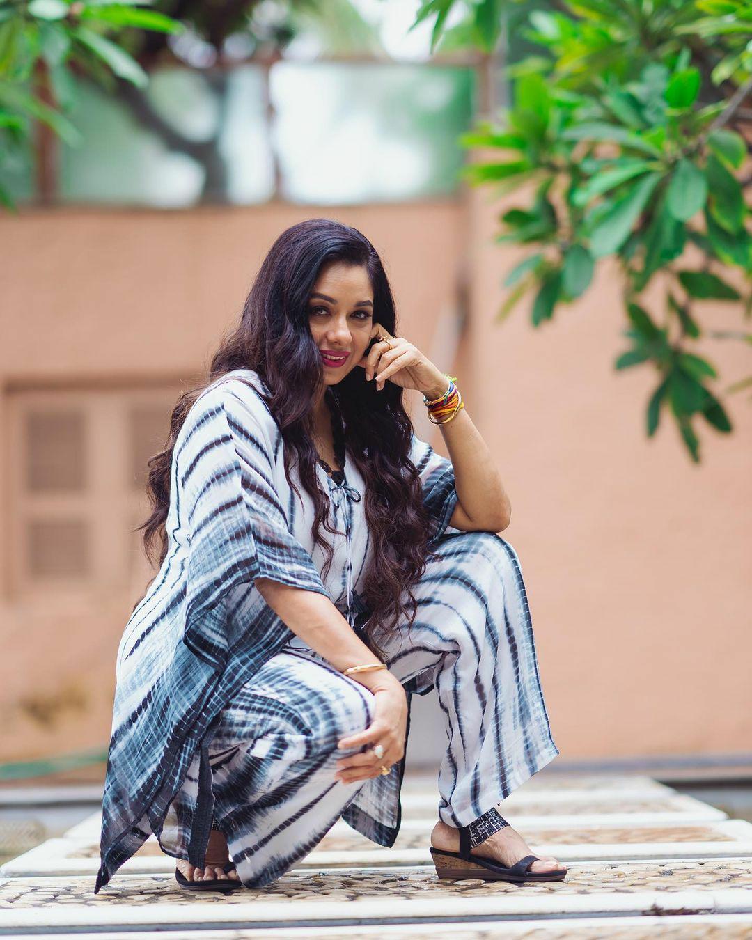 Rupali Ganguly Black & White Shibori Kaftan Co-ord Set