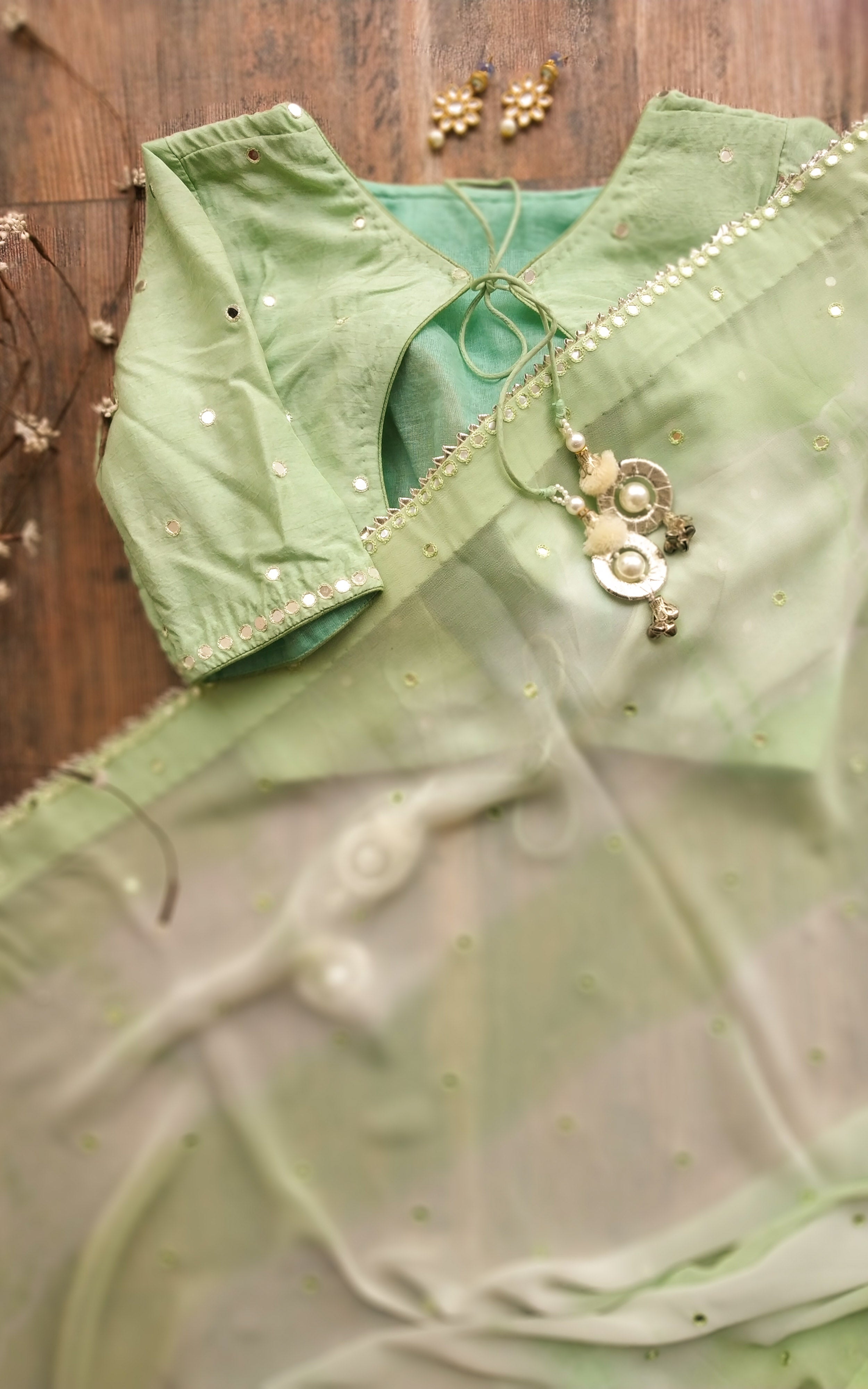 Buy Pastel Green Shibori Mirrorwork Saree Online at LabelKanupriya.