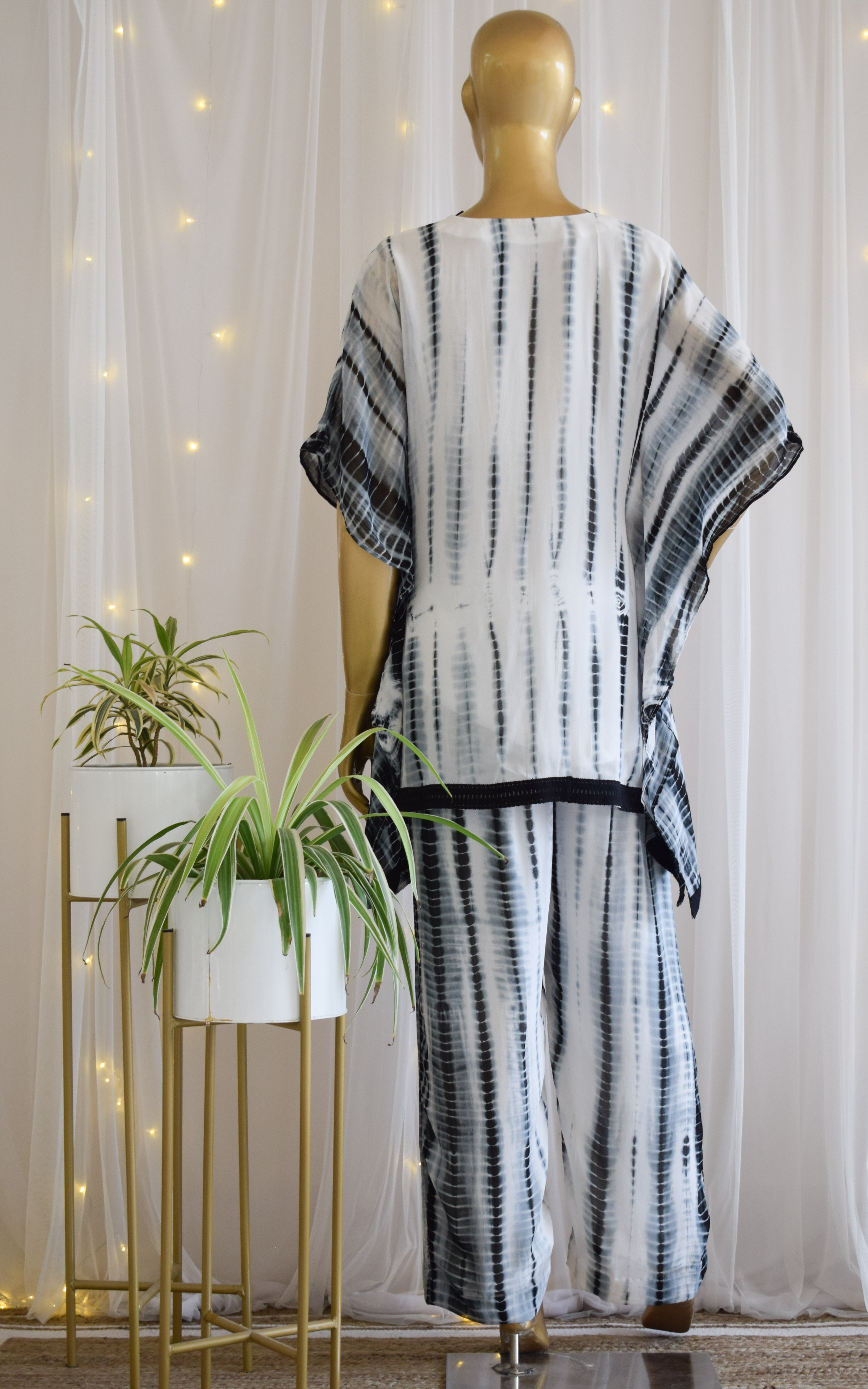 Rupali Ganguly Black & White Shibori Kaftan Co-ord Set