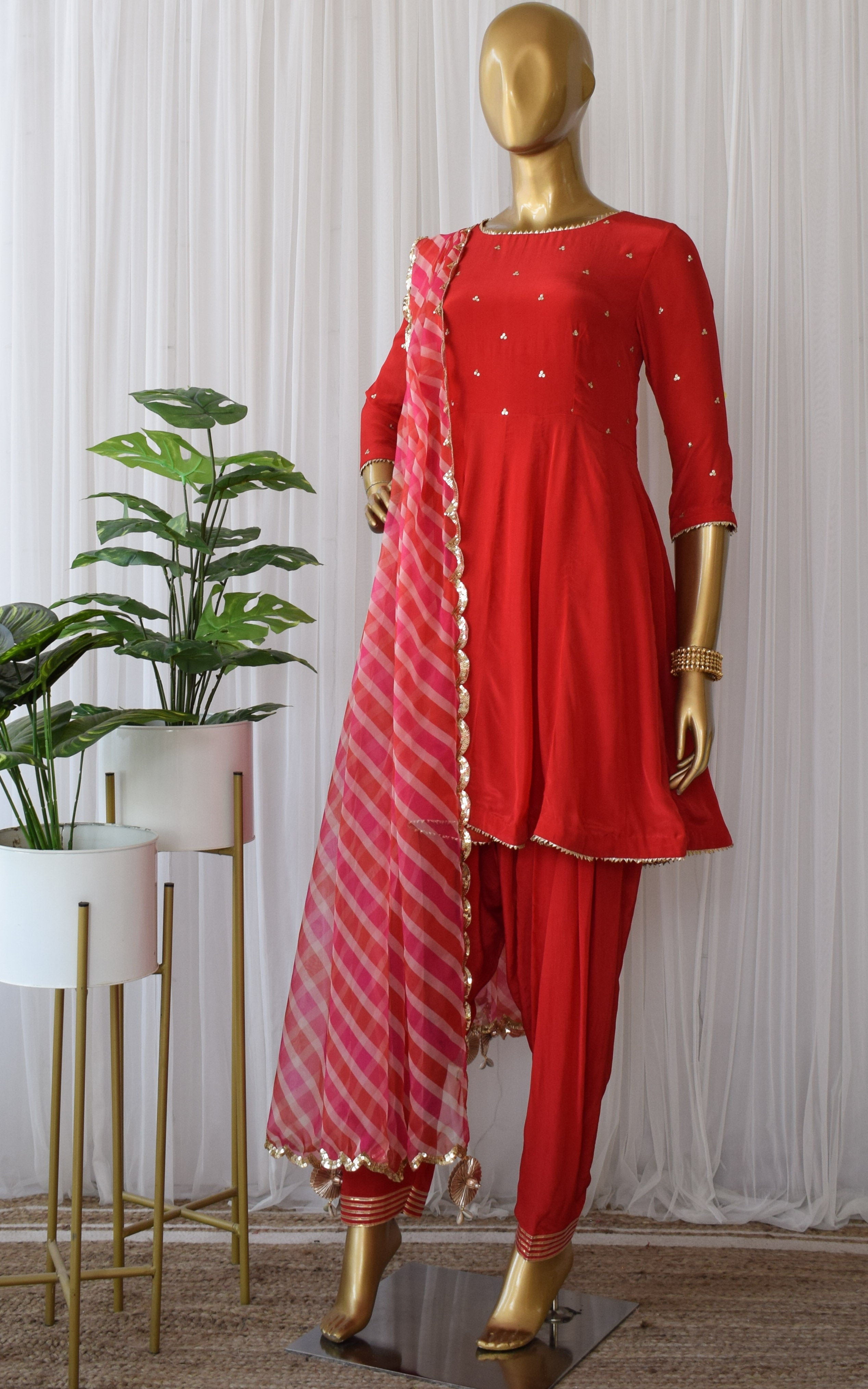 Red Crepe Kurta & Salwar Set With Leheriya Dupatta