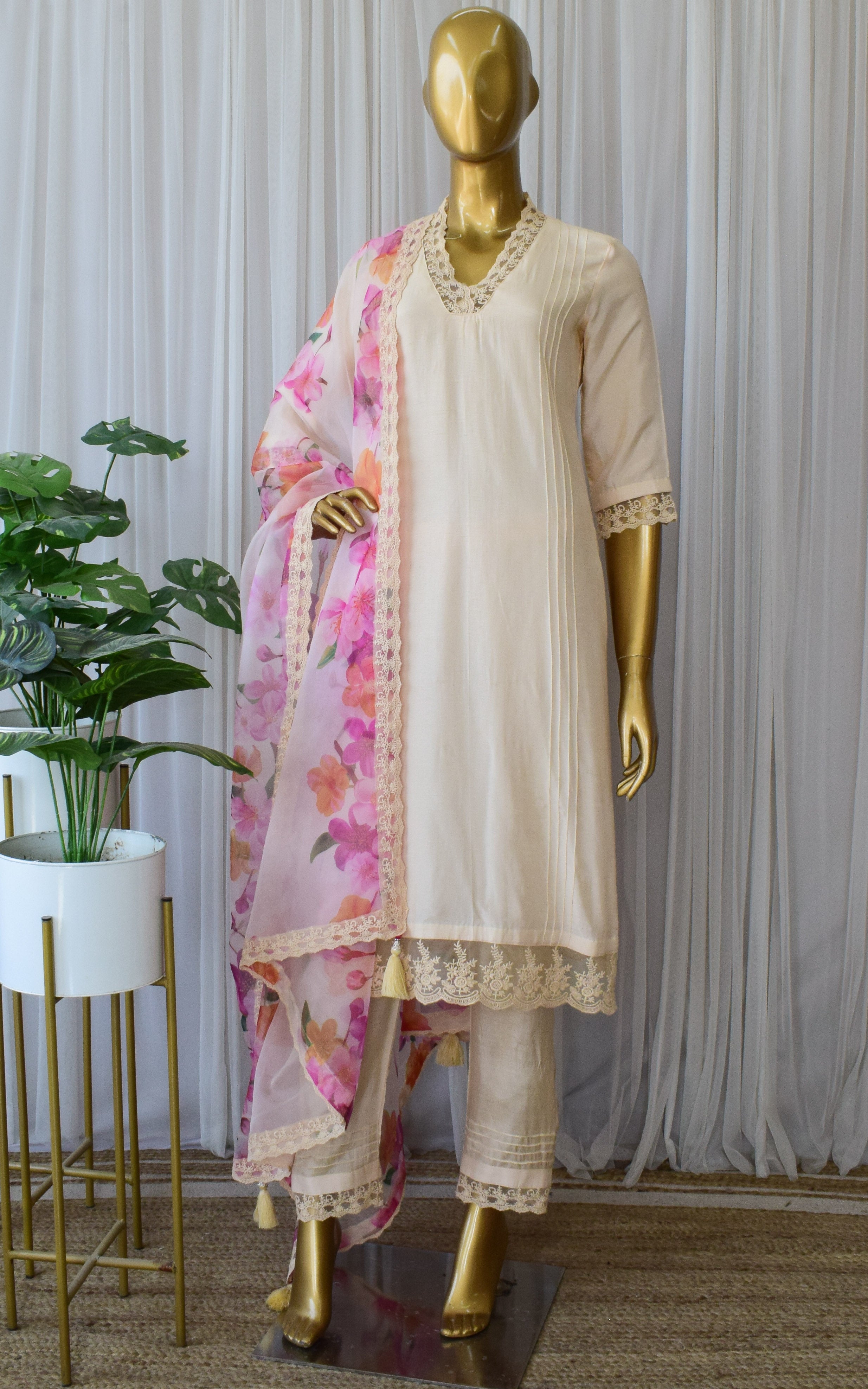 Bloom Floral Kurta Pant Set With Organza Dupatta