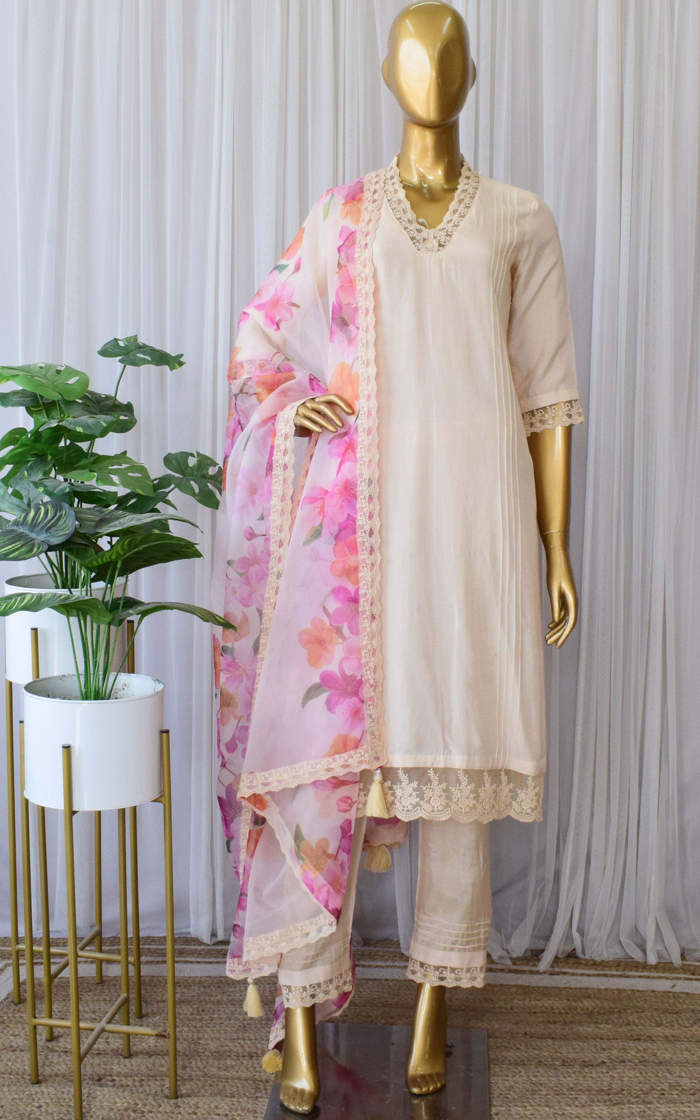 Bloom Floral Kurta Pant Set With Organza Dupatta